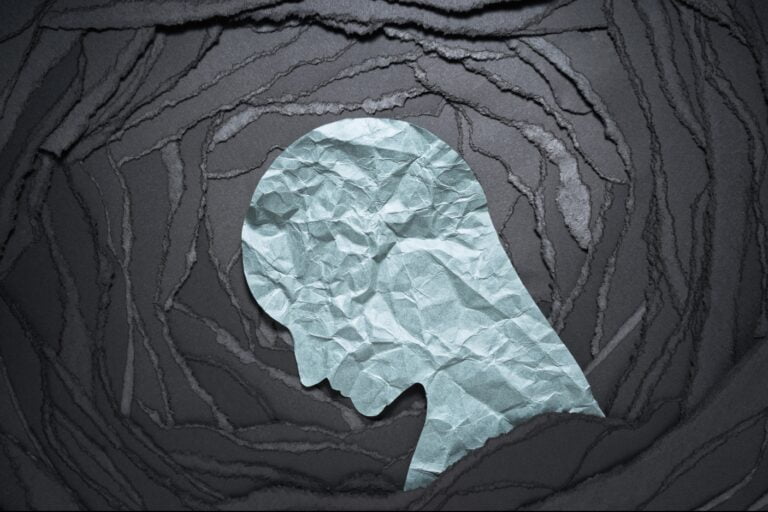 Drapstiltalt sønn om barndommen med moren:– Hun slo så hardt at jeg så prikker