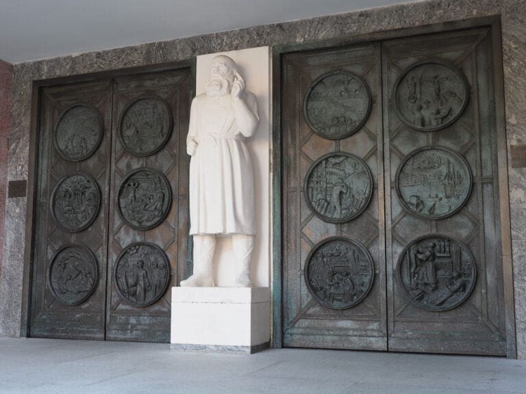 Dømt for drapet på moren: Dissens i tingretten