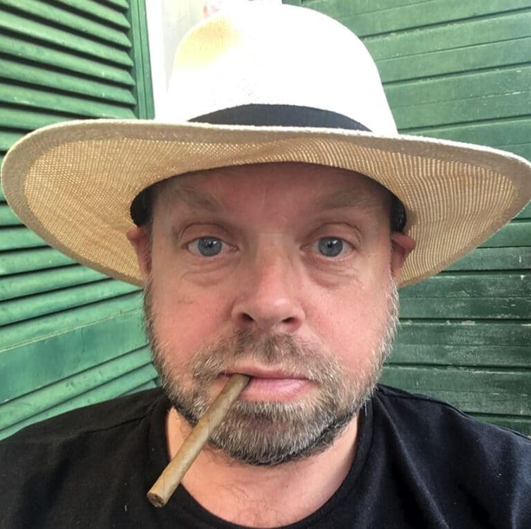 Vi tok en prat med forfatteren Henning Næss