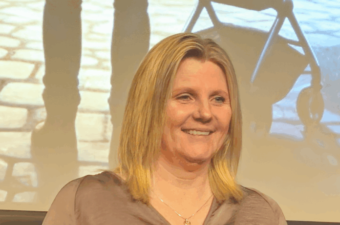 Siv Aina Grødum Brenno - vinner av Dag Furuholmens Litteraturpris 2025. Foto: MannsForum